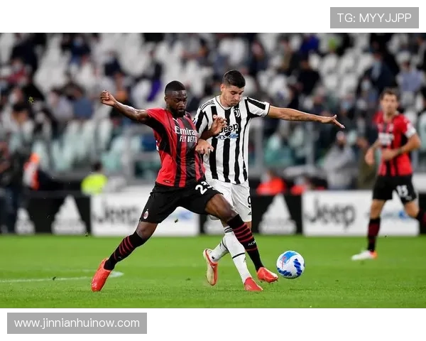 意甲联赛最新动态：尤文图斯与AC米兰展开激烈争夺，罗马逆袭崭露头角